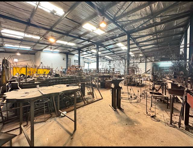 800M² WAREHOUSE FOR SALE IN MOUNT EDGECOMBE